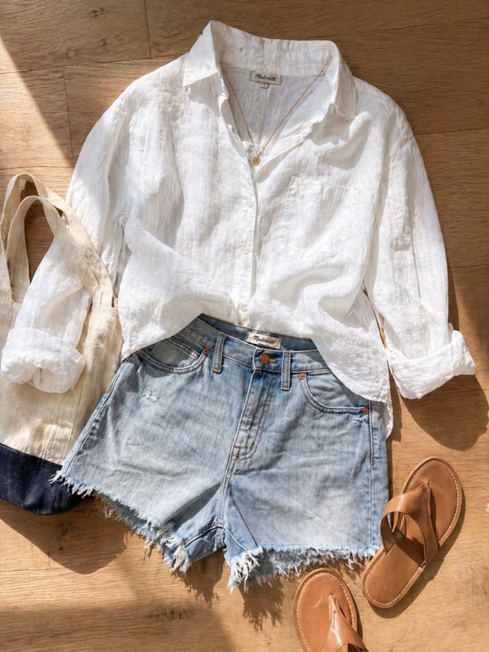 Madewell Light Wash Distressed Denim Cutoff Shorts Raw Hem
Size 27